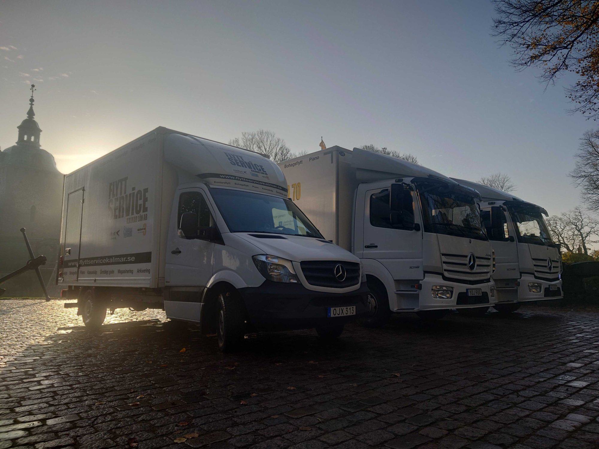 Flyttservice Kalmar Läns fordonsflotta vid Kalmar slott
